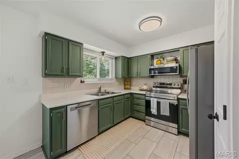 Kitchen - 834 Spring Hill Farm Dr, Ballwin, MO 63021 photo 1 of 2
