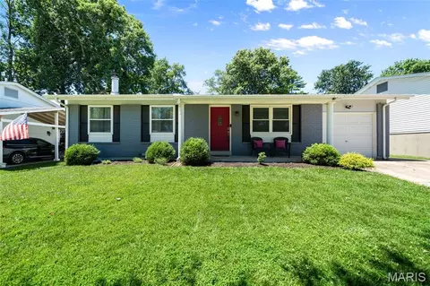 2431 Wesington Dr, Maryland Heights, MO 63043
