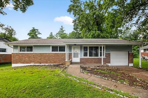 2212 Collett Dr, Saint Louis, MO 63136