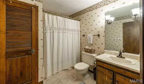 Bath - 11545 Slaughter Rd, Licking, MO 65542 photo 3 of 4