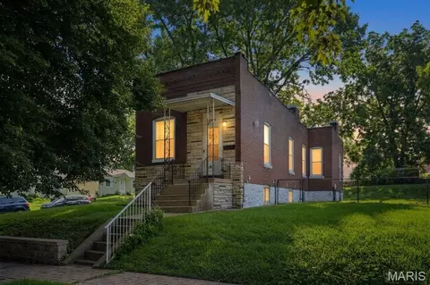3202 Regal Pl, Saint Louis, MO 63139