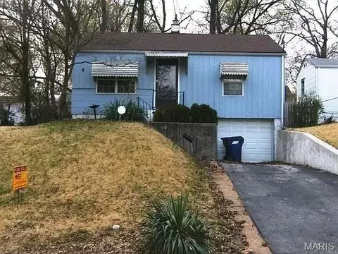 511 Coppinger Dr, Saint Louis, MO 63135