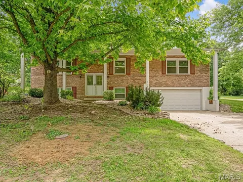 149 Glenwood Dr, Glen Carbon, IL 62034