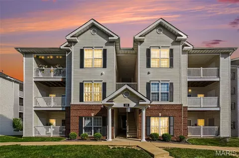 35 Kassebaum Ln #205, Saint Louis, MO 63129