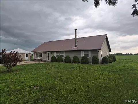 729 N 2650th, Ursa, IL 62376