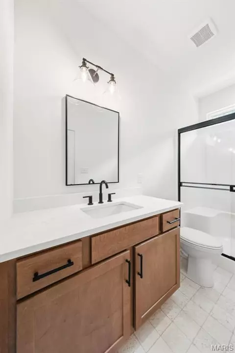Bath - 217 Red Mare Rd, Winfield, MO 63389 photo 3 of 5