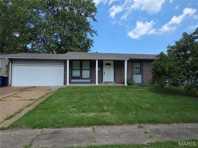 3019 Oriental Dr, Florissant, MO 63031