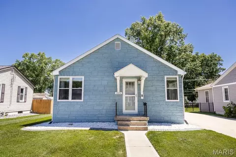 1024 W Madison St, Mascoutah, IL 62258