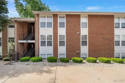 1946 Greenpoint Dr #202, Saint Louis, MO 63122
