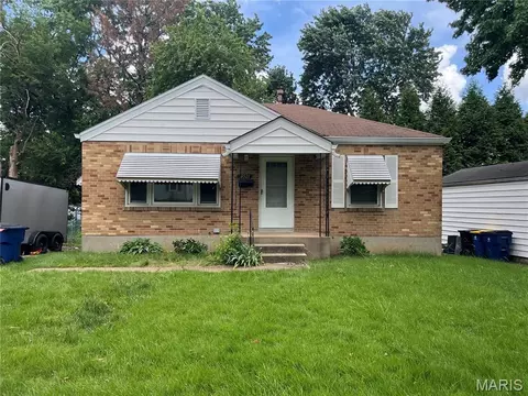10521 Saint Philip Ln, Saint Ann, MO 63074