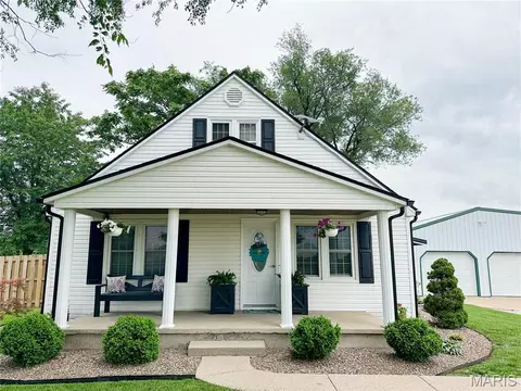 660 County Road 621, Linn, MO 65051
