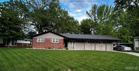 622 Grandview Dr, Edwardsville, IL 62025