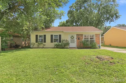 316 W I St, Swansea, IL 62226