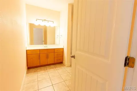 Bath - 1025 Cobblestone Dr, Rolla, MO 65401 photo 12 of 13
