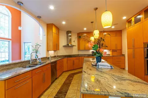 Kitchen - 1025 Cobblestone Dr, Rolla, MO 65401 photo 4 of 9