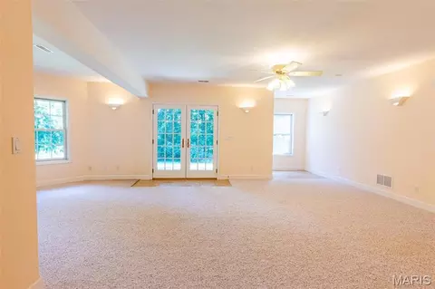 Living - 1025 Cobblestone Dr, Rolla, MO 65401 photo 6 of 10