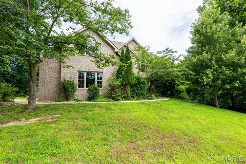 Exterior - 1025 Cobblestone Dr, Rolla, MO 65401 photo 3 of 11