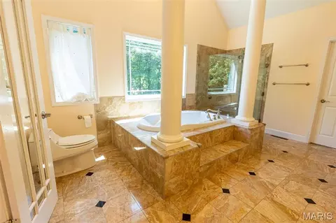 Bath - 1025 Cobblestone Dr, Rolla, MO 65401 photo 4 of 13