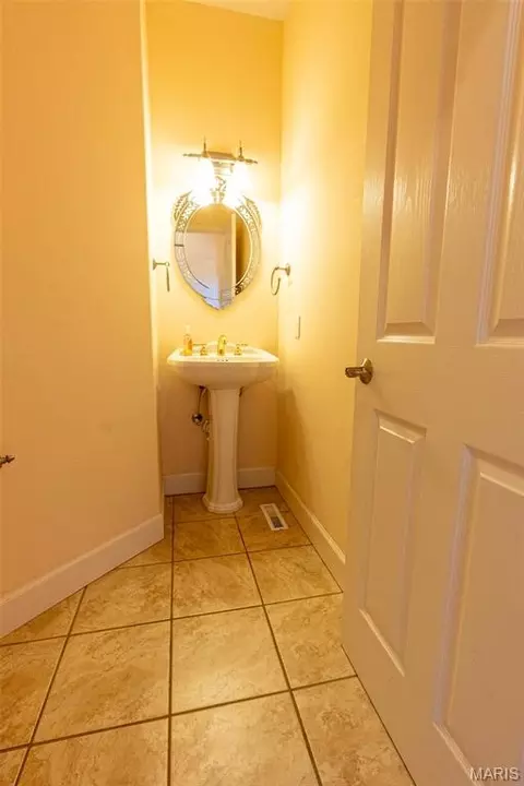 Bath - 1025 Cobblestone Dr, Rolla, MO 65401 photo 1 of 13