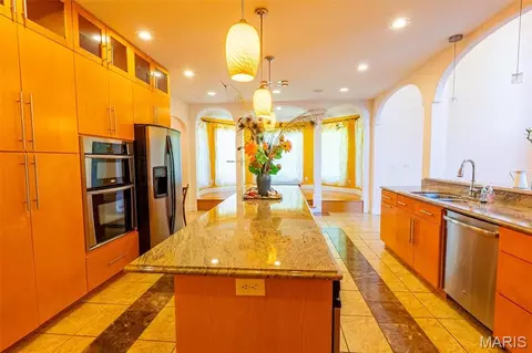 Kitchen - 1025 Cobblestone Dr, Rolla, MO 65401 photo 6 of 9