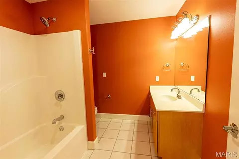 Bath - 1025 Cobblestone Dr, Rolla, MO 65401 photo 8 of 13