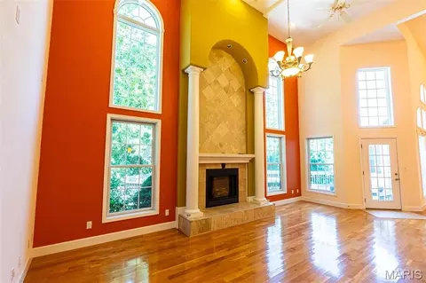 Living - 1025 Cobblestone Dr, Rolla, MO 65401 photo 3 of 10