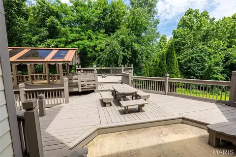 Exterior - 1025 Cobblestone Dr, Rolla, MO 65401 photo 8 of 11