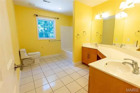 Bath - 1025 Cobblestone Dr, Rolla, MO 65401 photo 10 of 13