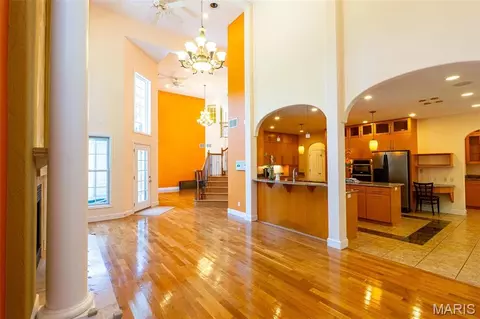 Living - 1025 Cobblestone Dr, Rolla, MO 65401 photo 4 of 10