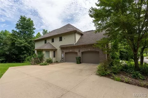 Exterior - 1025 Cobblestone Dr, Rolla, MO 65401 photo 4 of 11