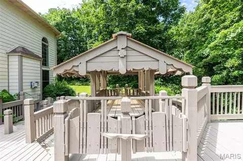 Exterior - 1025 Cobblestone Dr, Rolla, MO 65401 photo 10 of 11