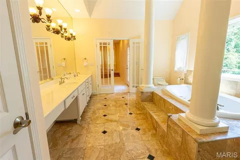 Bath - 1025 Cobblestone Dr, Rolla, MO 65401 photo 7 of 13