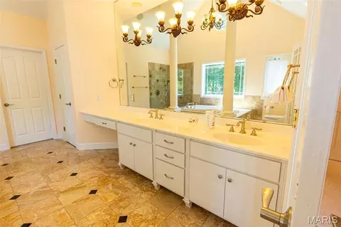 Bath - 1025 Cobblestone Dr, Rolla, MO 65401 photo 5 of 13