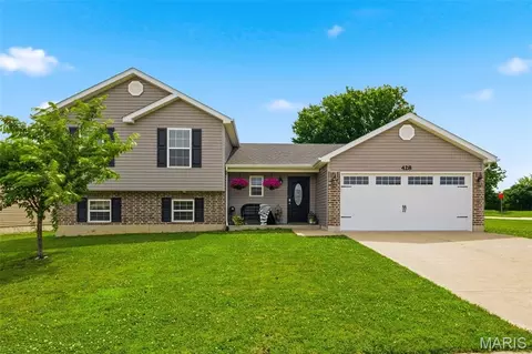 428 Honeysuckle Creek Dr, Wentzville, MO 63385