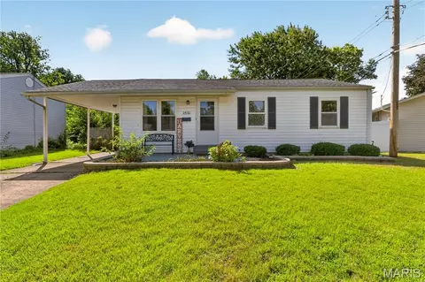 2530 Grants Pkwy, Florissant, MO 63031