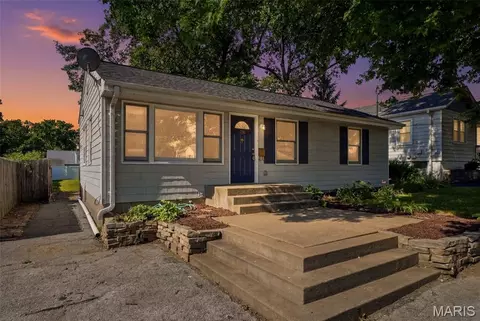 136 E Glendale Rd, Saint Louis, MO 63119