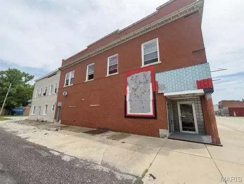 321 W Main St, Staunton, IL 62088