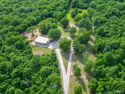 25585 Ty Oak Dr, Lebanon, MO 65536