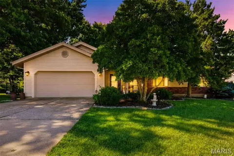 14 Minden Ct, Saint Charles, MO 63301