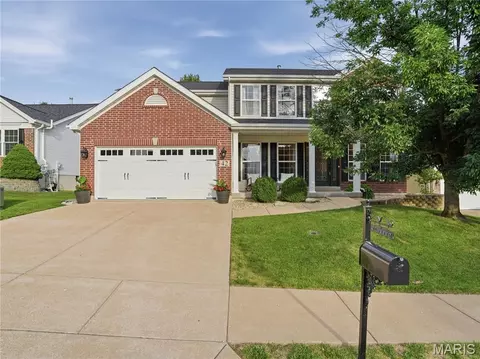 42 Clovercrest Ct, Saint Louis, MO 63129