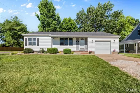 501 Jacob St, Saint Jacob, IL 62281