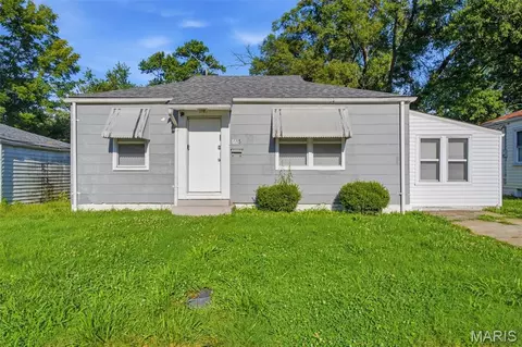 445 Plaza Ave, Ferguson, MO 63135
