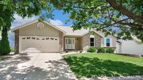 20 Silverdale Ct, Saint Charles, MO 63303