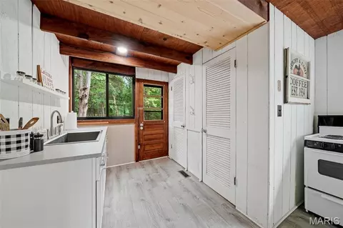 Kitchen - 429 Scheffborg Circle Dr, Innsbrook, MO 63390 photo 3 of 5