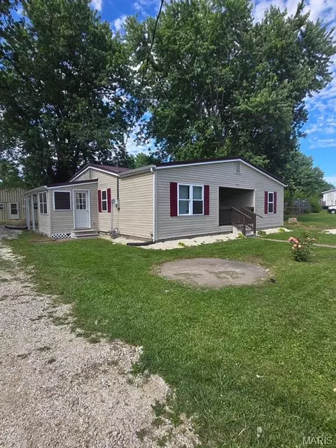 405 W Hanson St, Bowling Green, MO 63334