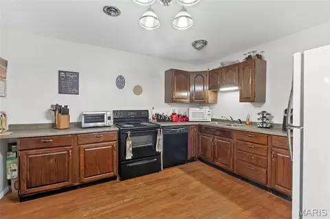 Kitchen - 10 Highway J, Wright City, MO 63390 photo 1 of 2