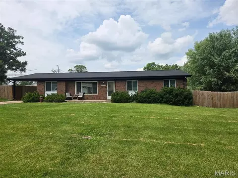 9621 Mesa Dr, Saint Louis, MO 63132