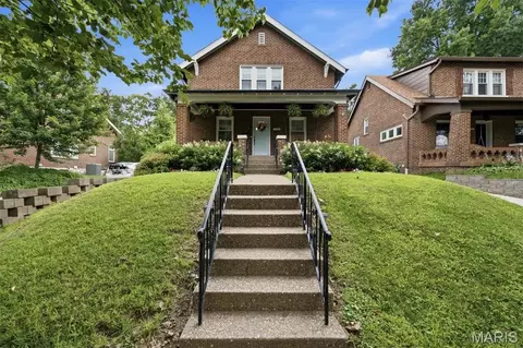 7360 Northmoor Dr, Saint Louis, MO 63105