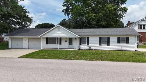 405 Veterans Dr, Waterloo, IL 62298