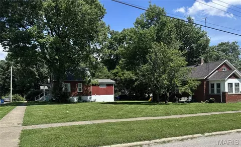 224 N Locust St, Greenville, IL 62246